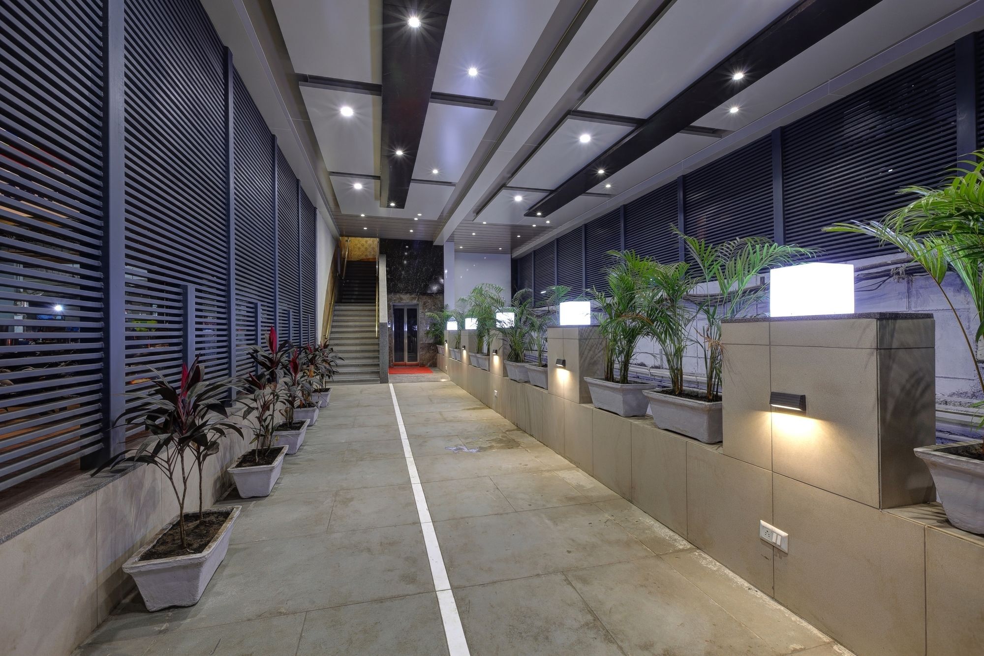 Hotel The Lotus Park Ahmedabad Bagian luar foto